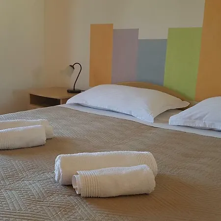 Apartment And Caric *